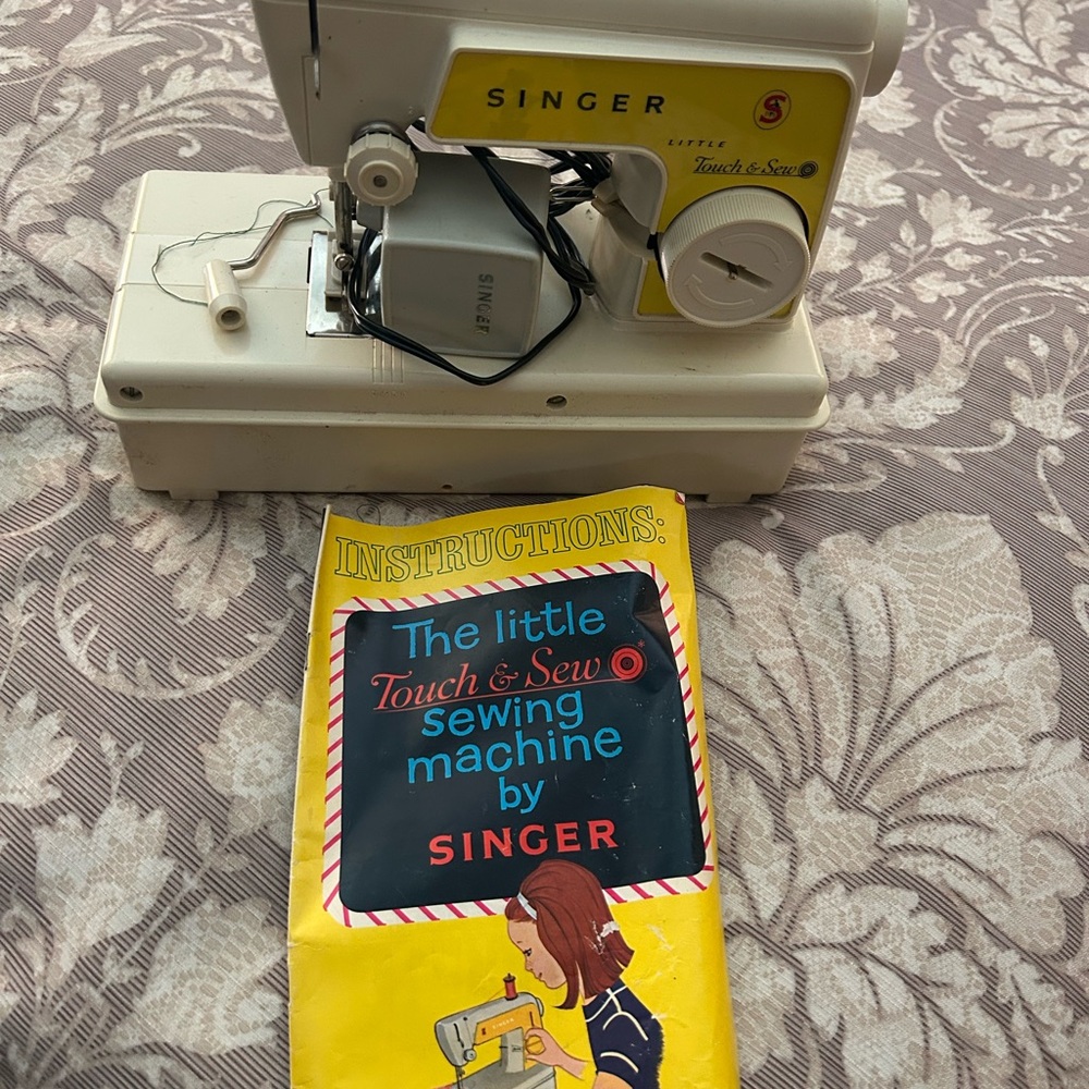Singer Little Touch & Sew Sewing Machine - Cream